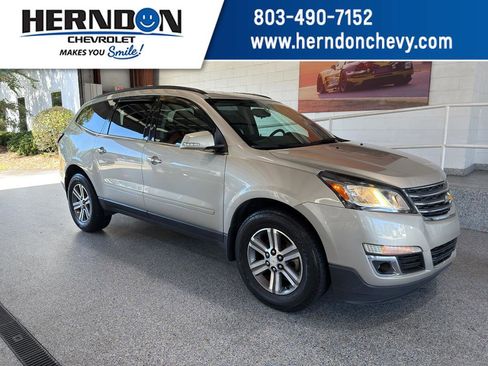 Used 2017 Chevrolet Traverse LT image 1