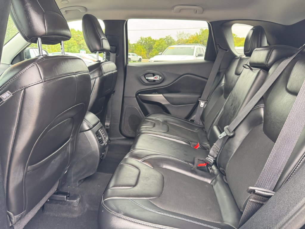 Used 2019 Jeep Cherokee Latitude Plus w/ Comfort/Convenience Group AWD/4WD image 35