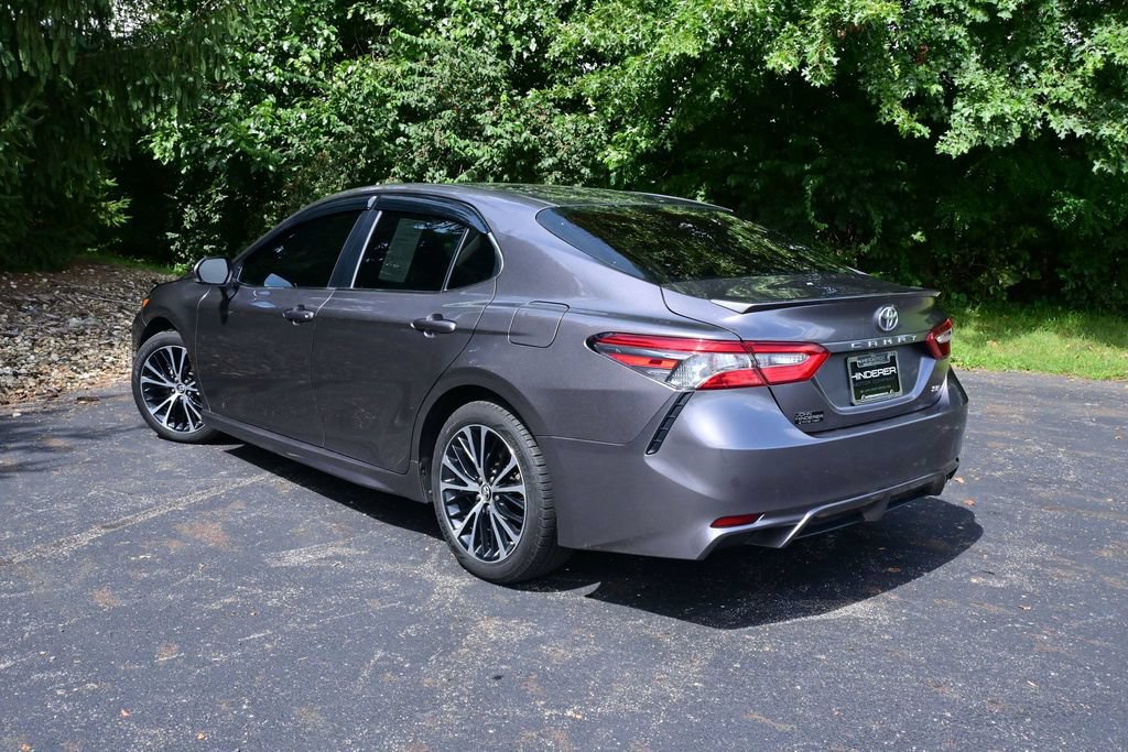 Used 2018 Toyota Camry SE w/ Moonroof Package FWD image 9