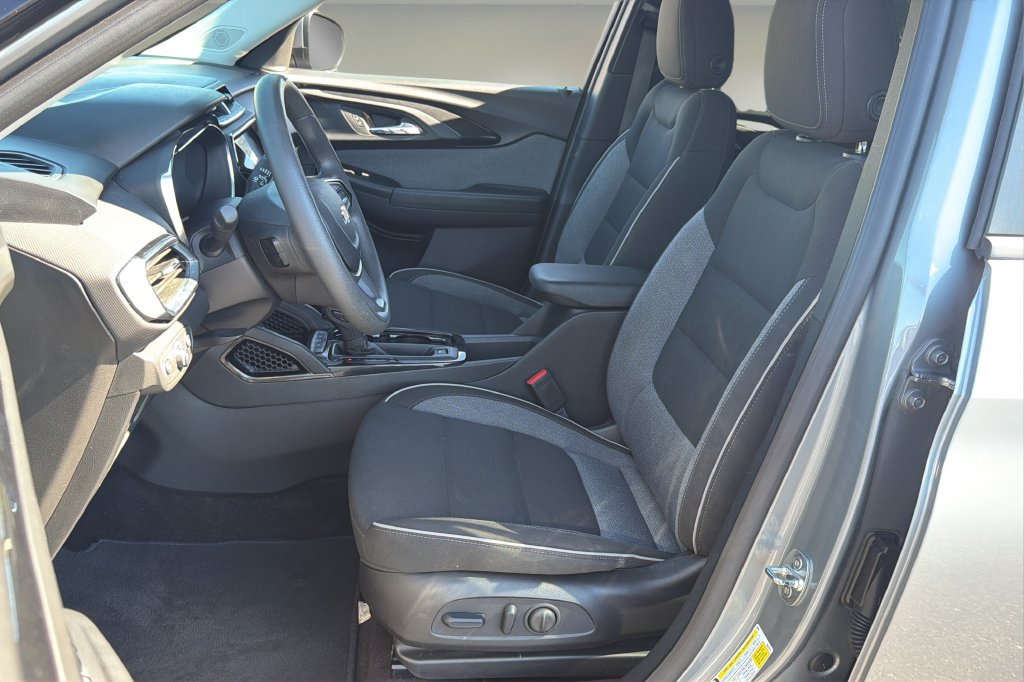 Used 2023 Chevrolet TrailBlazer LT w/ Convenience Package FWD image 13