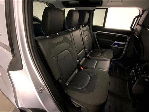 Used 2020 Land Rover Defender 110 SE image 15