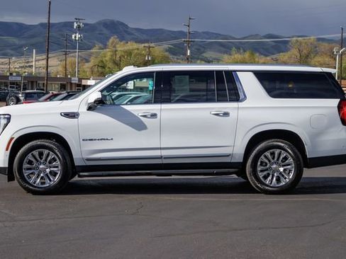 Used 2025 GMC Yukon XL Denali AWD/4WD image 3