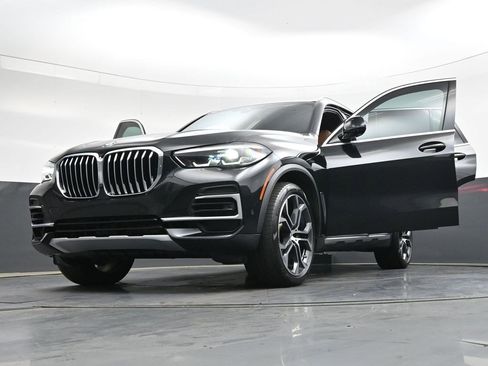 Used 2022 BMW X5 xDrive40i w/ Premium Package AWD/4WD image 39