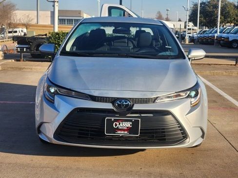 Used 2025 Toyota Corolla LE image 9