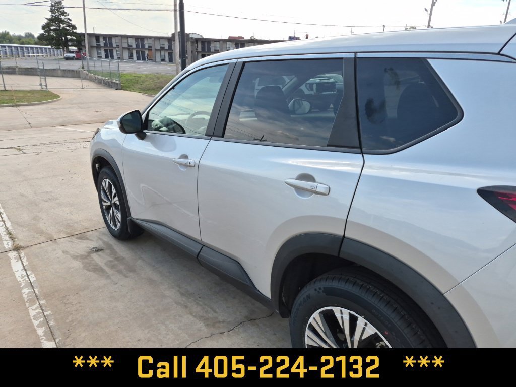 Used 2023 Nissan Rogue SV FWD image 11