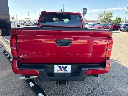 Used 2025 Toyota Tacoma TRD Off-Road AWD/4WD image 4