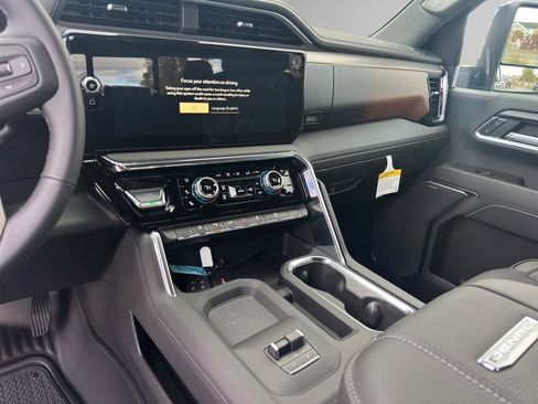 New 2026 GMC Sierra 2500 Denali w/ Denali Reserve Package image 29