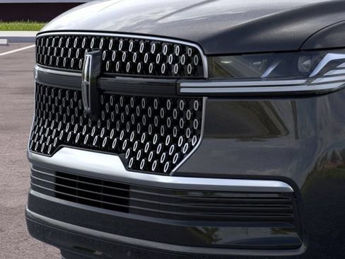 New 2026 Lincoln Navigator Premiere AWD/4WD image 17