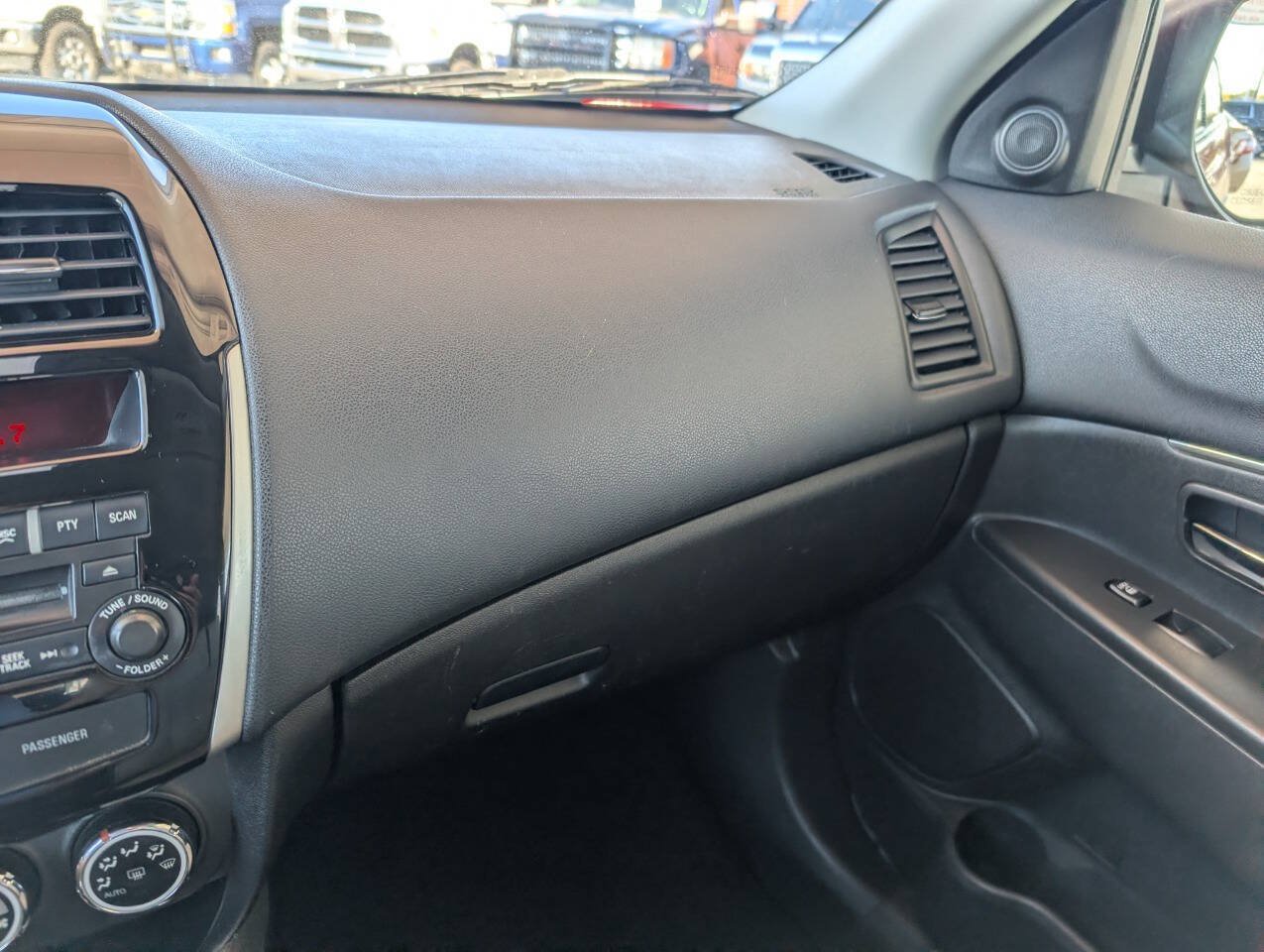 Used 2013 Mitsubishi Outlander Sport LE AWD/4WD image 29