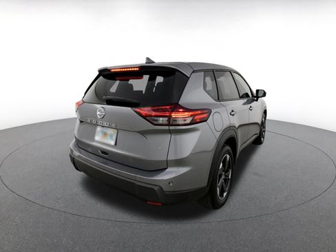 Used 2025 Nissan Rogue SV FWD image 9