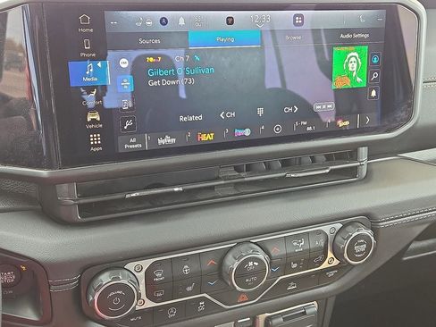 Used 2024 Jeep Gladiator Sport image 25