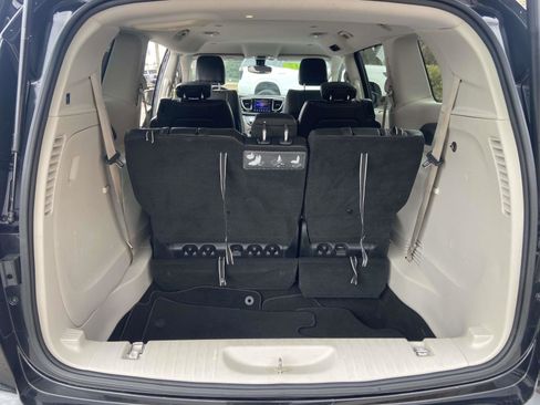 Used 2017 Chrysler Pacifica Touring-L image 30