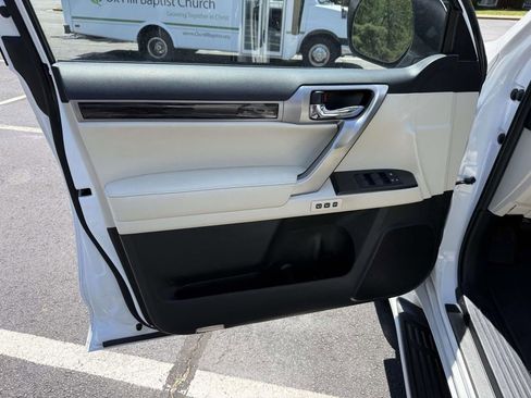 Used 2023 Lexus GX 460 Premium w/ Premium Package AWD/4WD image 12