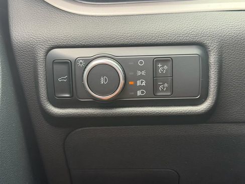 Used 2023 Ford Explorer XLT w/ Equipment Group 202A RWD image 31