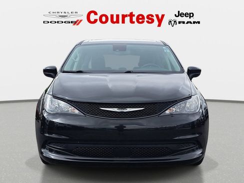 Certified 2023 Chrysler Voyager LX FWD image 9