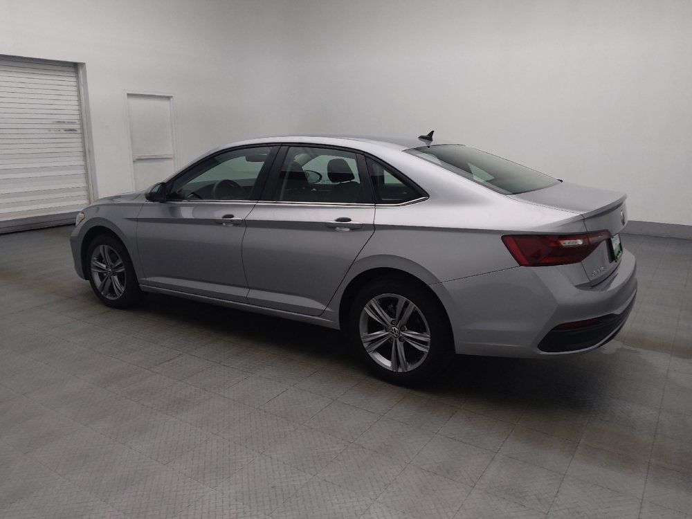 Used 2024 Volkswagen Jetta SE FWD image 3