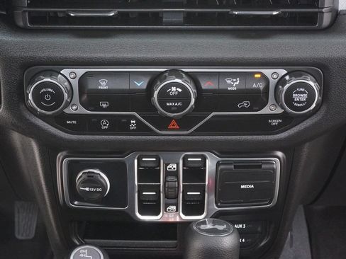 Used 2025 Jeep Wrangler Unlimited Sport AWD/4WD image 16
