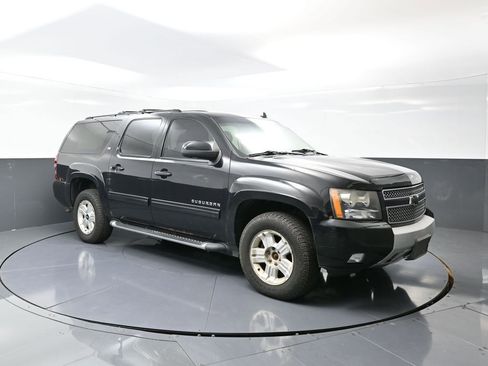 Used 2011 Chevrolet Suburban LT image 5