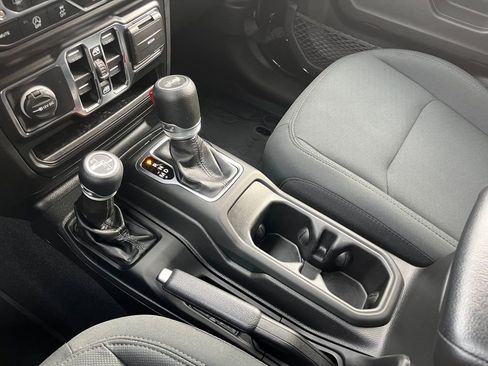 Used 2022 Jeep Wrangler Unlimited Sport image 27