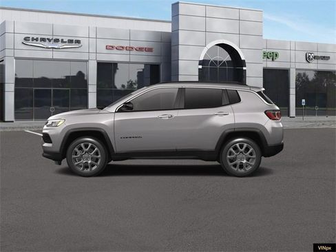 Used 2023 Jeep Compass Latitude w/ Sun and Sound Group image 3