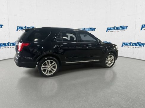 Used 2017 Ford Explorer XLT w/ Equipment Group 202A FWD image 12