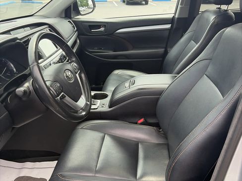 Used 2017 Toyota Highlander XLE AWD/4WD image 14