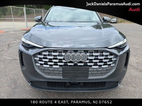 Used 2025 Audi Q5 Premium w/ Convenience Package AWD/4WD image 2