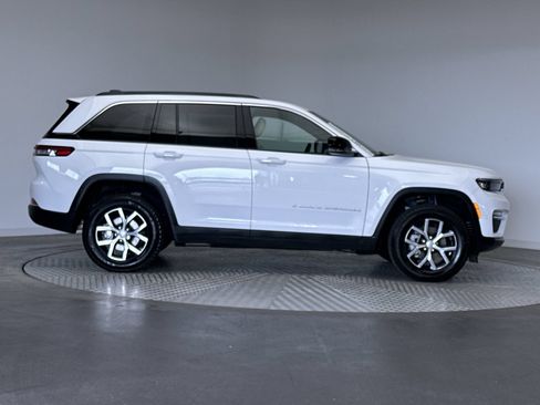 Used 2025 Jeep Grand Cherokee Limited AWD/4WD image 10