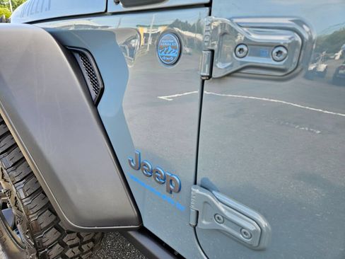 Used 2024 Jeep Wrangler Unlimited AWD/4WD image 12