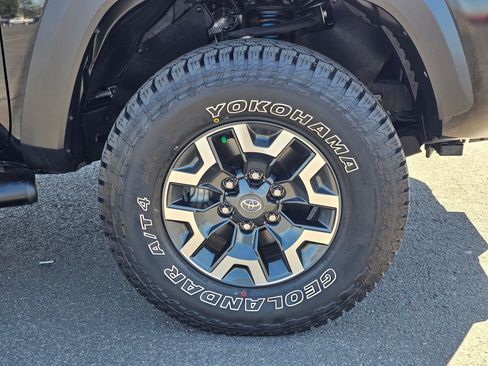 Used 2021 Toyota Tacoma TRD Off-Road AWD/4WD image 10