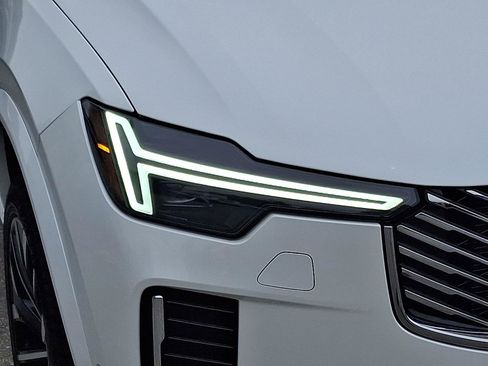 Certified 2025 Volvo XC90 T8 Plus w/ Protection Package Premier AWD/4WD image 9