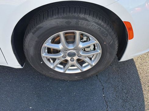 Used 2024 Chrysler Pacifica Touring-L FWD image 39