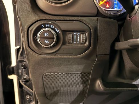 Used 2021 Jeep Gladiator Sport AWD/4WD image 15