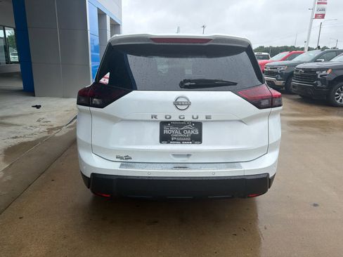 Used 2025 Nissan Rogue SV FWD image 5