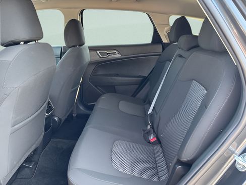 Used 2023 Kia Sportage LX AWD/4WD image 5