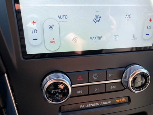 Used 2024 Ford Edge Titanium image 7