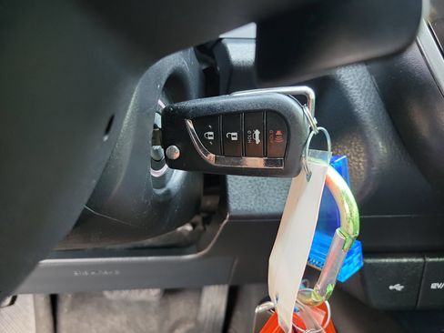 Used 2021 Toyota Camry SE FWD image 33