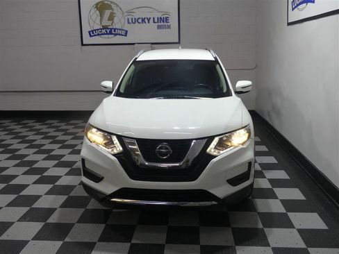 Used 2019 Nissan Rogue SV image 3