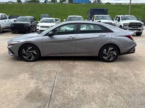 Used 2025 Hyundai Elantra Sport FWD image 10