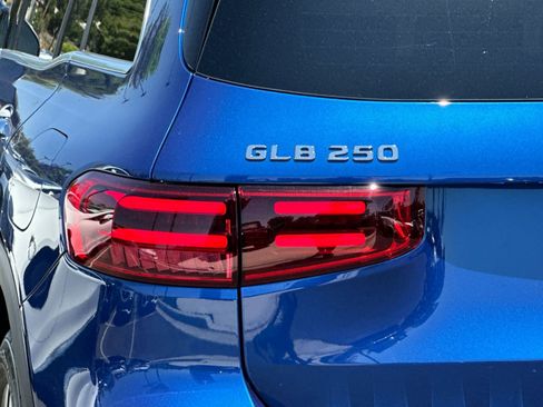 New 2025 Mercedes-Benz GLB 250 4MATIC image 31
