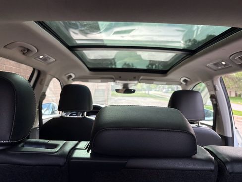 Used 2022 Volkswagen Tiguan SE w/ Panoramic Sunroof Package FWD image 15