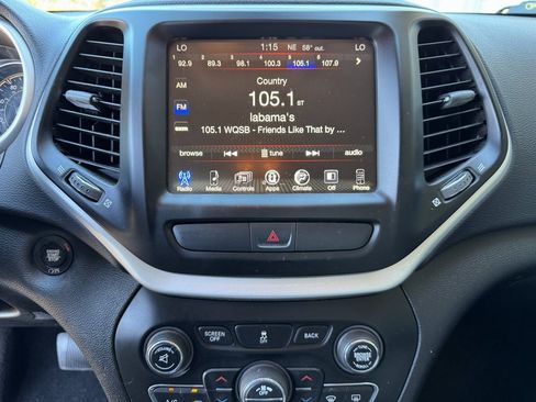 Used 2017 Jeep Cherokee Latitude w/ Comfort/Convenience Group image 36