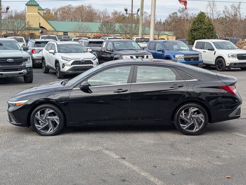 Used 2025 Hyundai Elantra SEL image 14