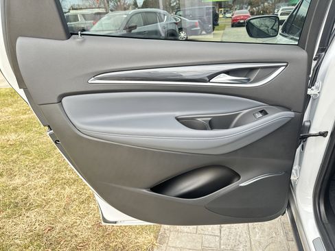 Used 2024 Buick Enclave Essence image 30