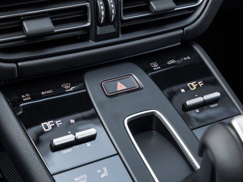 Certified 2026 Porsche Macan AWD/4WD image 25