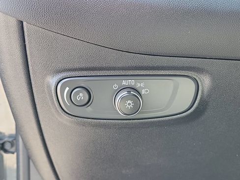 Used 2019 Chevrolet Equinox LS FWD image 24