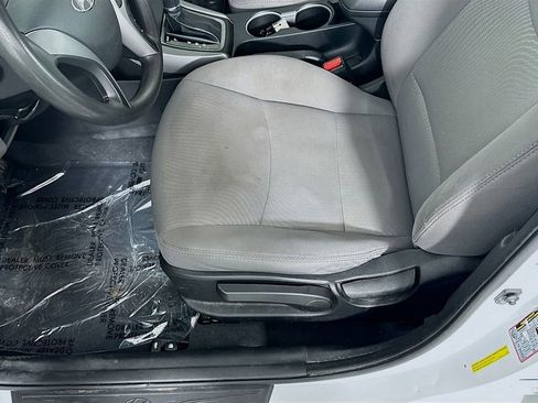 Used 2015 Hyundai Elantra SE FWD image 25