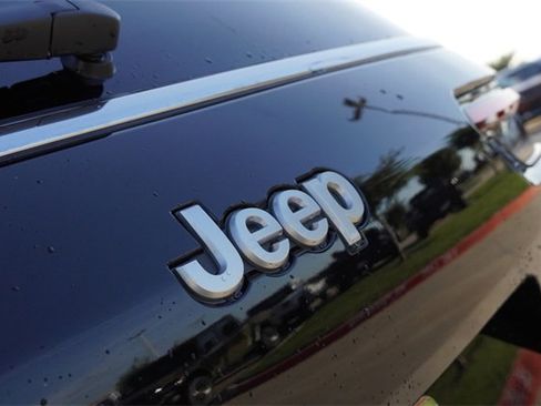 New 2025 Jeep Grand Cherokee L Overland w/ Luxury Tech Group IV image 10