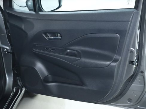 Certified 2025 Nissan Versa SV image 32