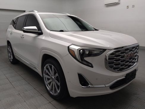 Used 2020 GMC Terrain Denali w/ Denali Premium Package FWD image 13